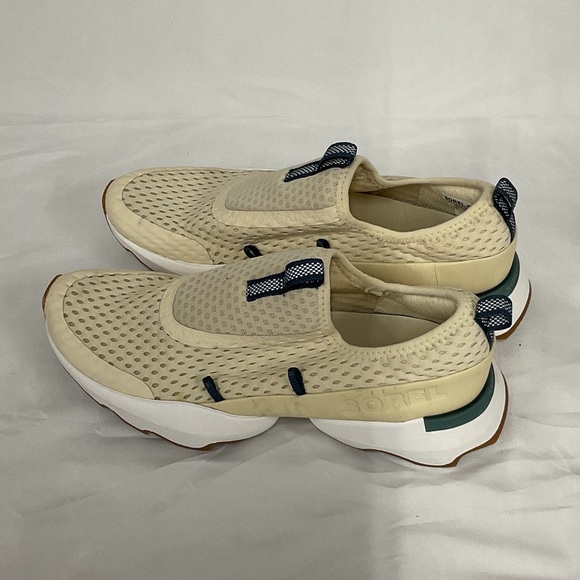EUC Woman’s Sorel slip on sneakers - Picture 1 of 6